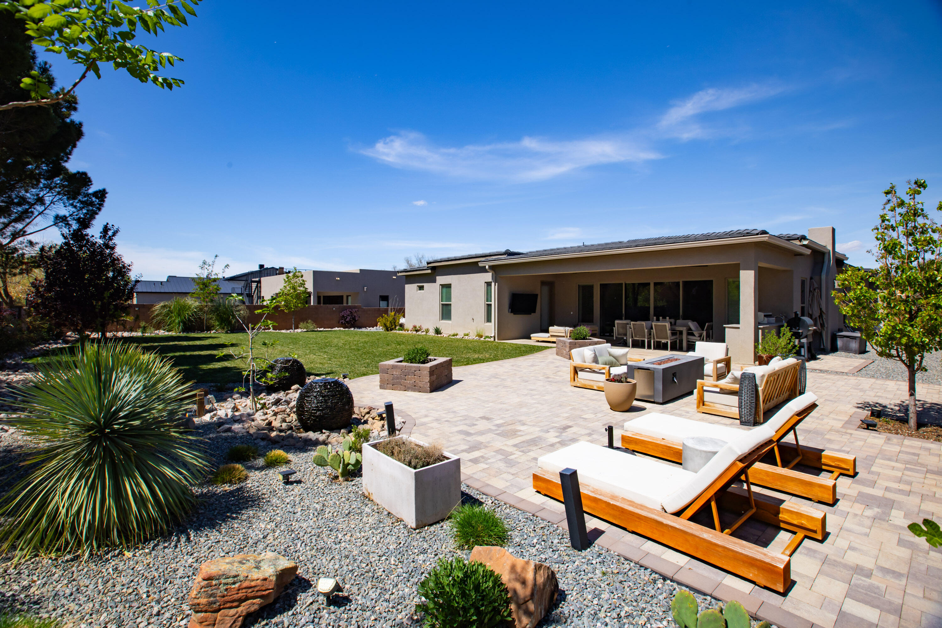 212 Lavender Place NE