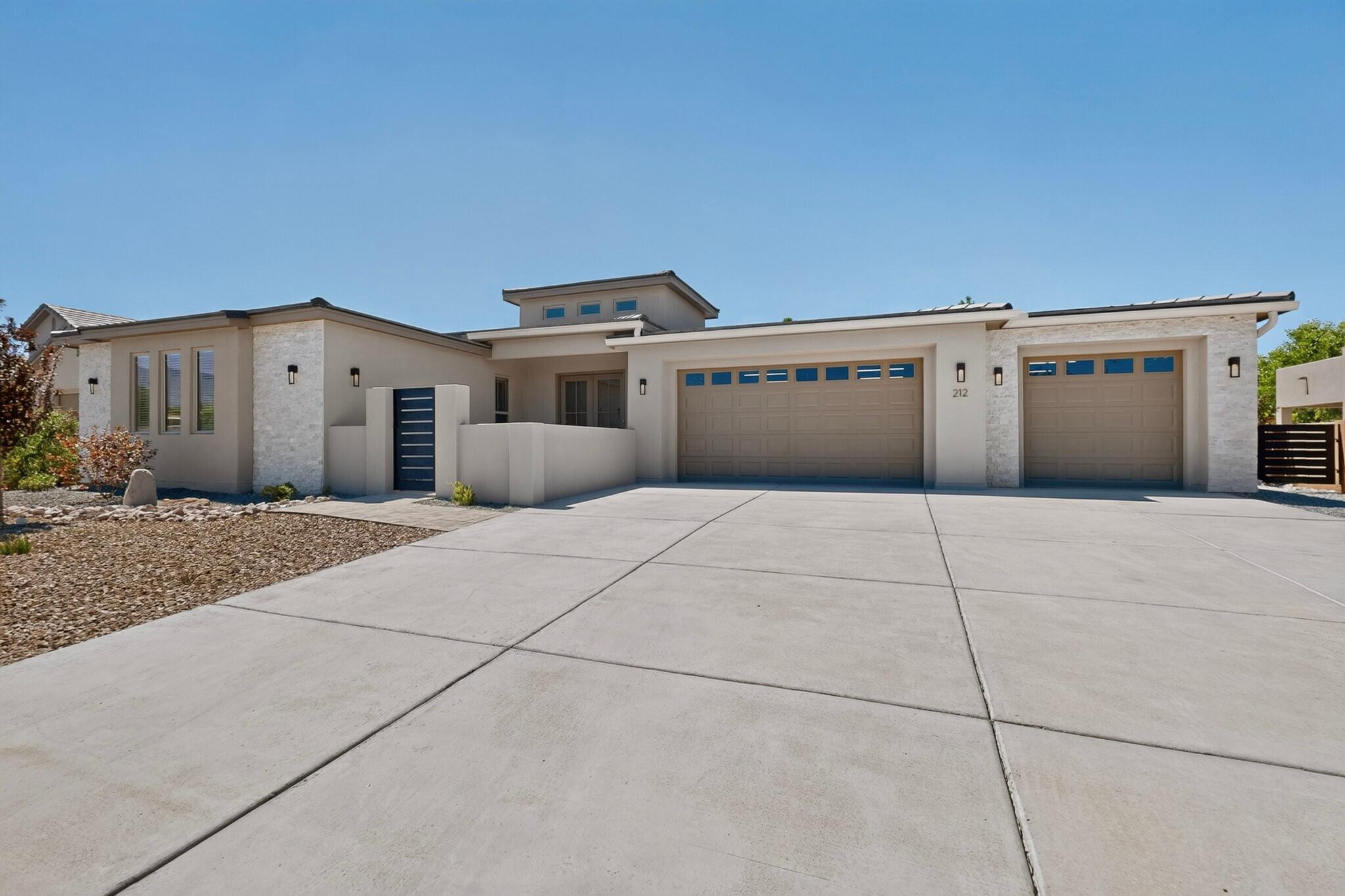 212 Lavender Place NE
