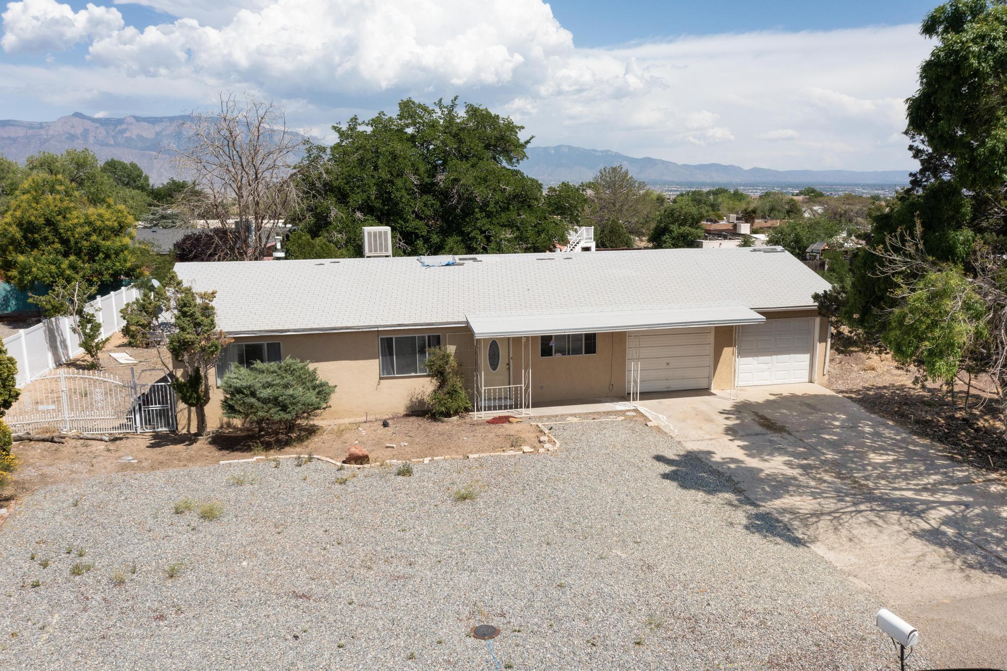 802 Gral Trevino Drive, Rio Rancho, New Mexico image 2