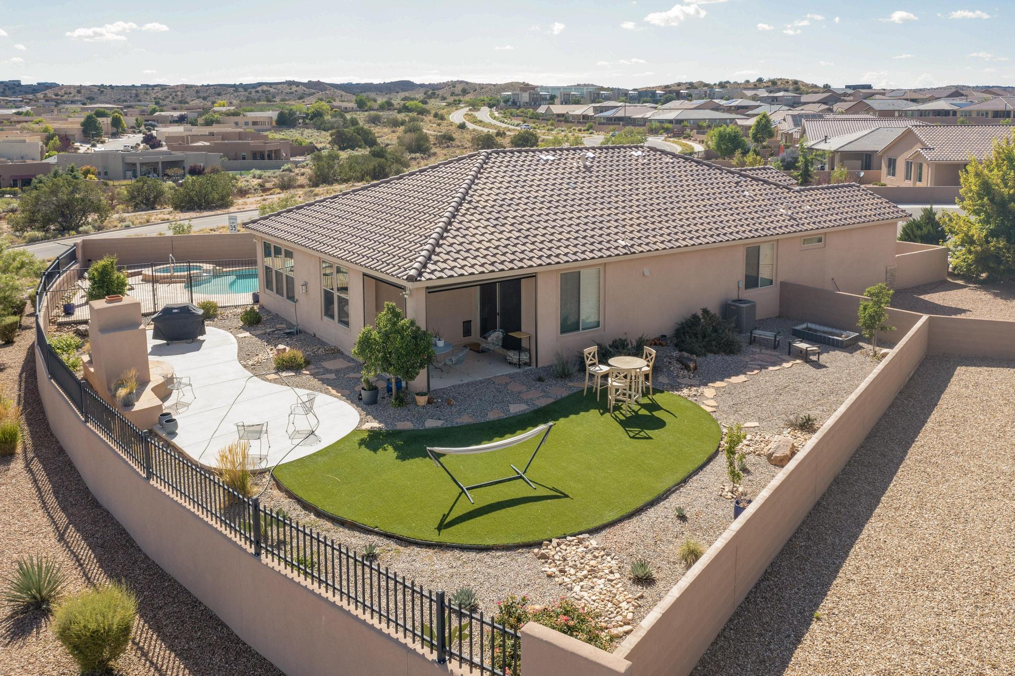 6417 KINGS CANYON NE