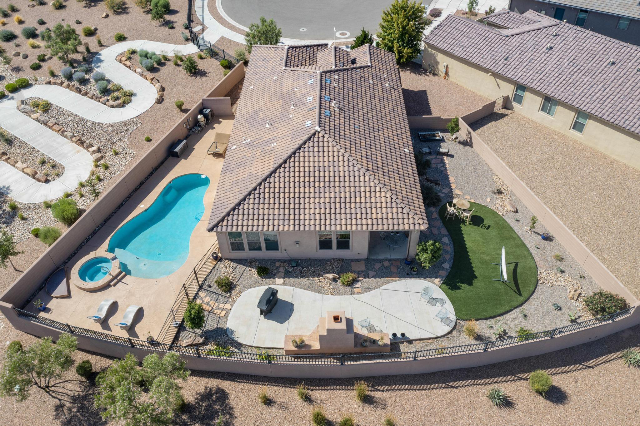 6417 KINGS CANYON NE