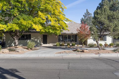 Photo of 924 Valverde Drive SE, Albuquerque, NM 87108 (MLS # 1094214)