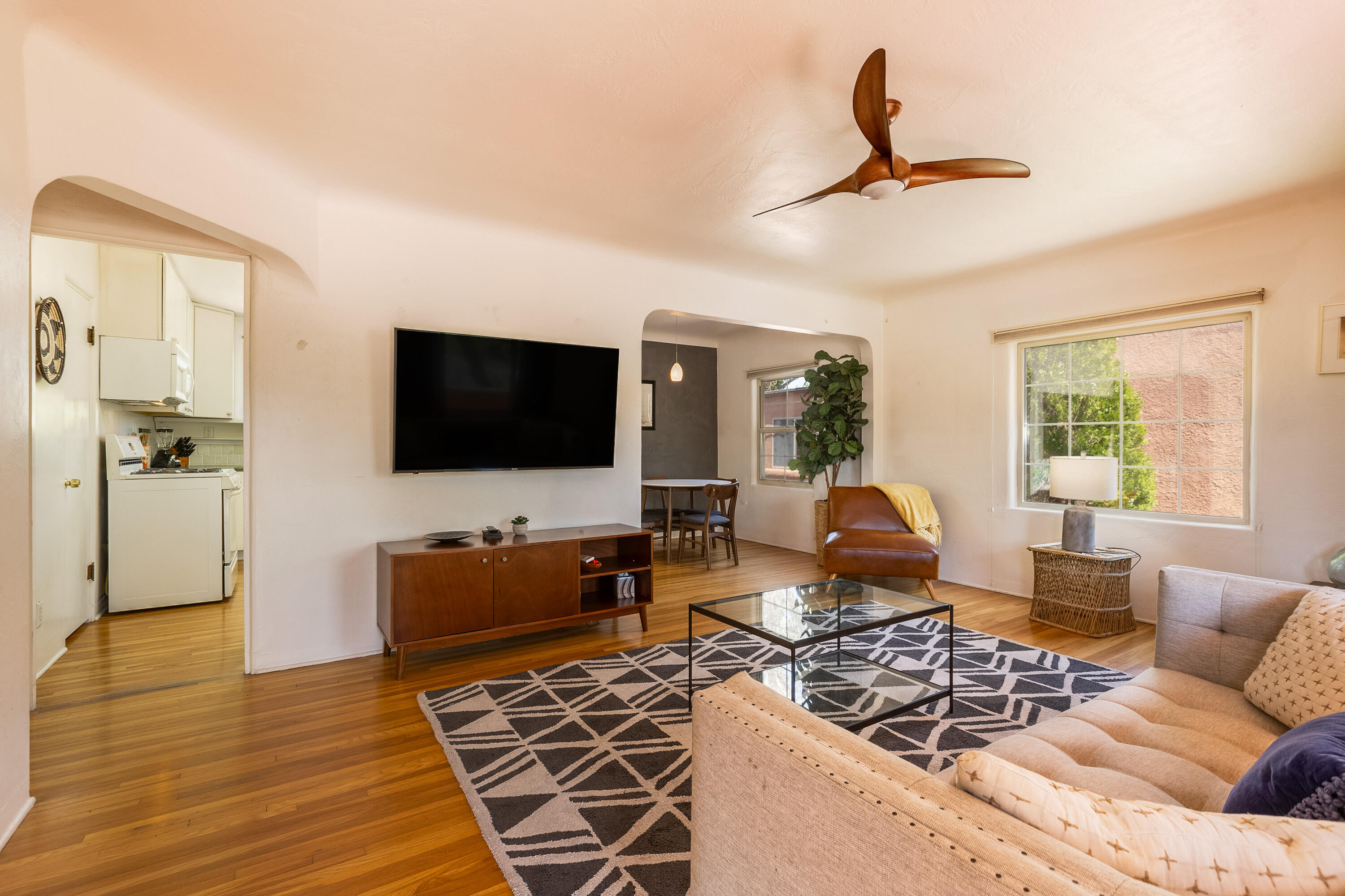 1009 Vassar Drive, Albuquerque, New Mexico image 4
