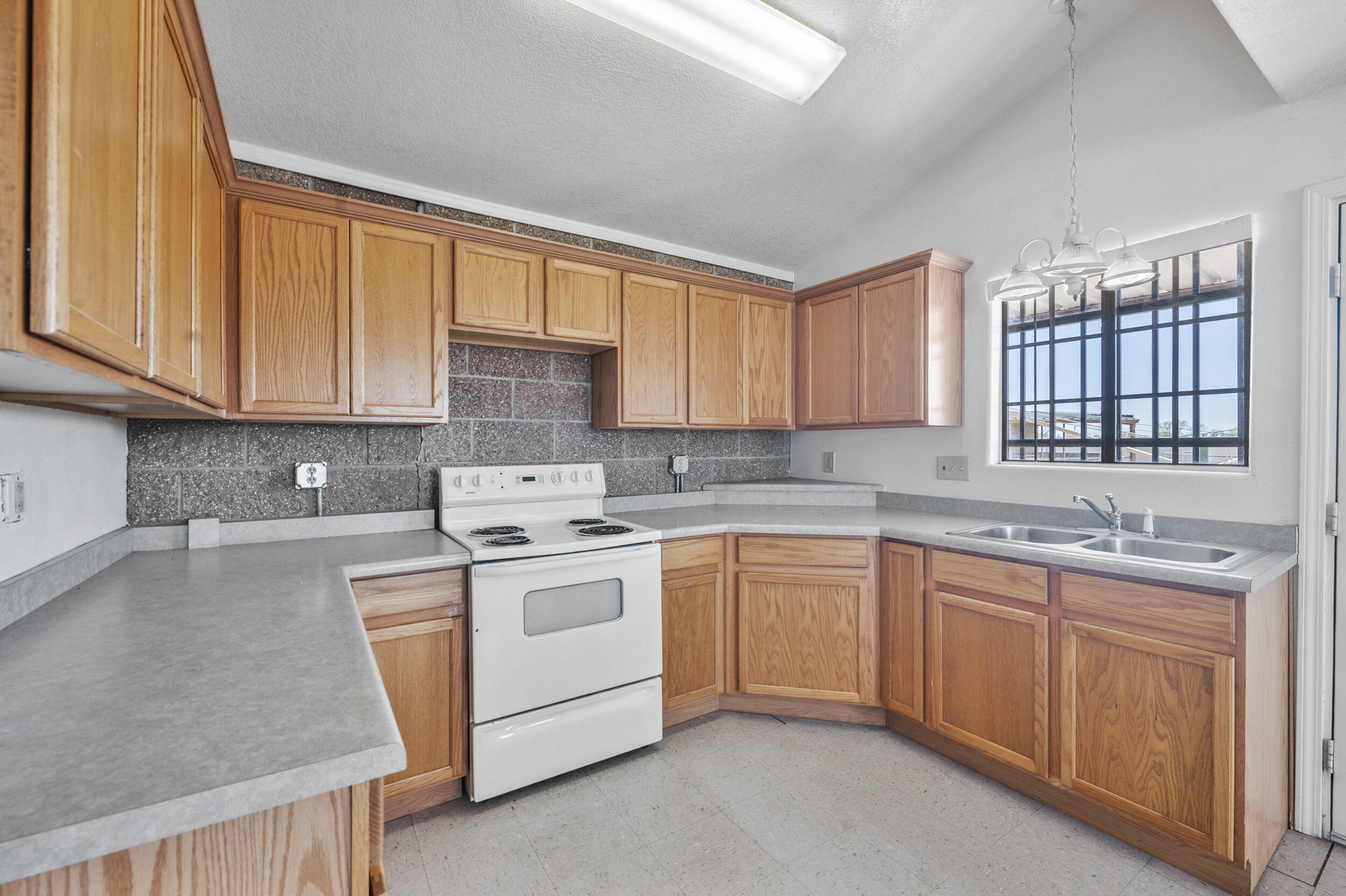 8 Tiara Lane, Belen, New Mexico image 4