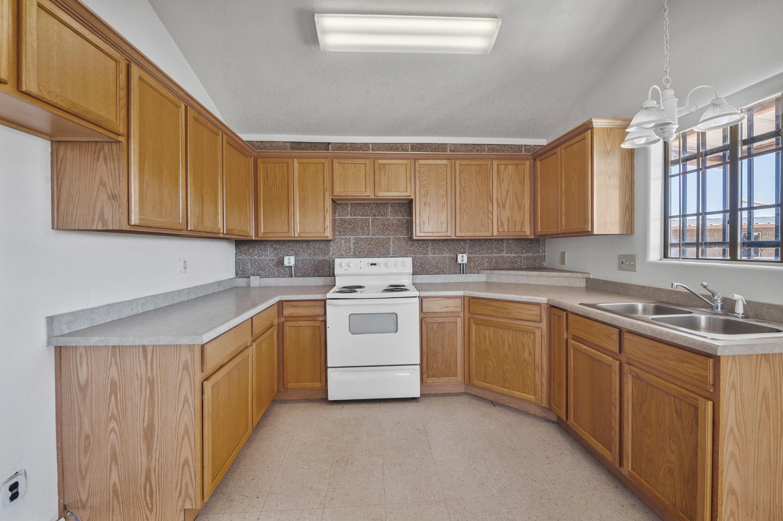 8 Tiara Lane, Belen, New Mexico image 3