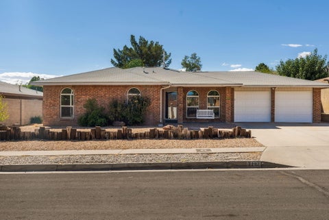 Homes For Sale - 7201 Hearth Drive<br/> Albuquerque, NM 87120