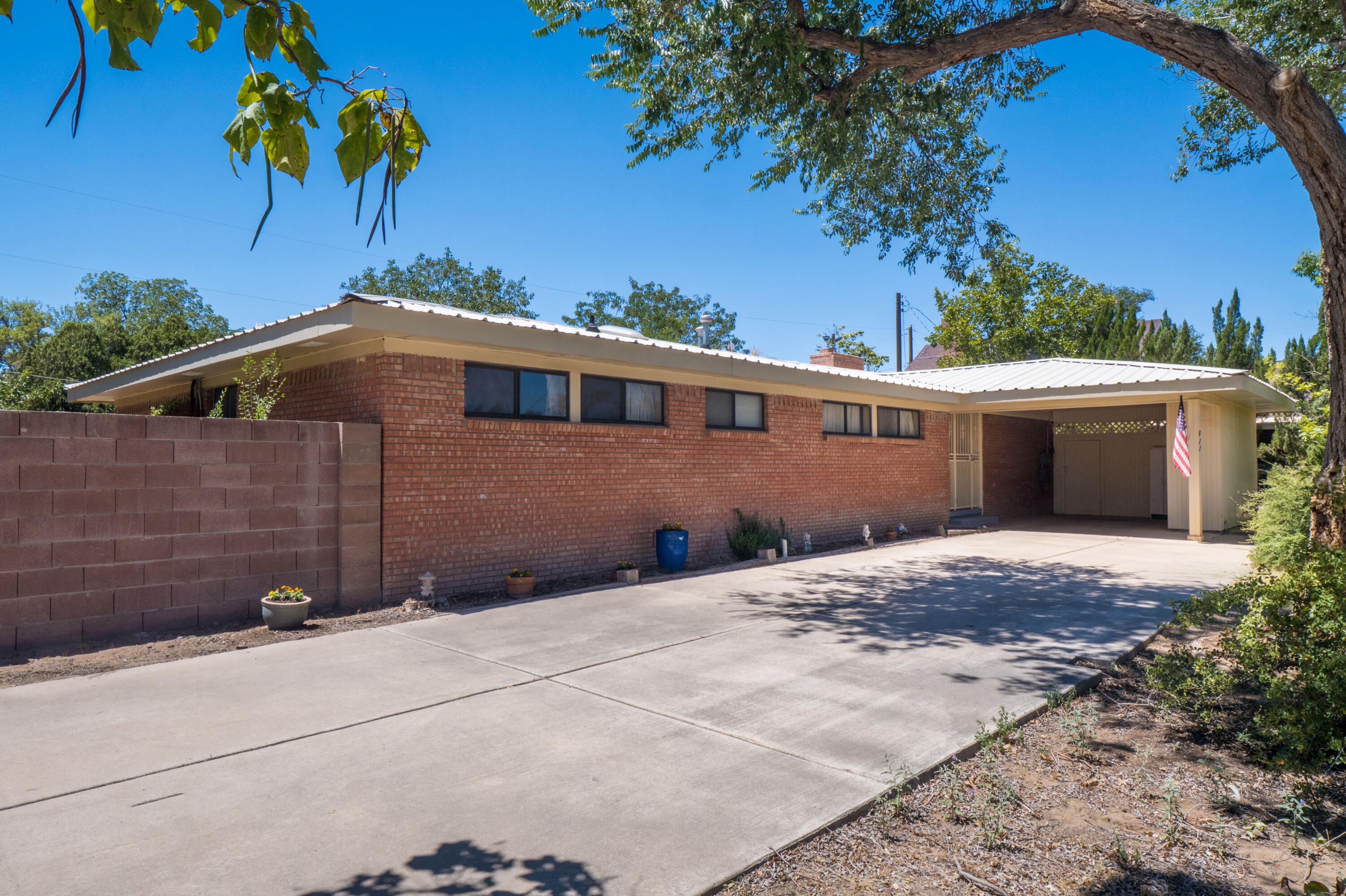 411 Schmidt Place SW