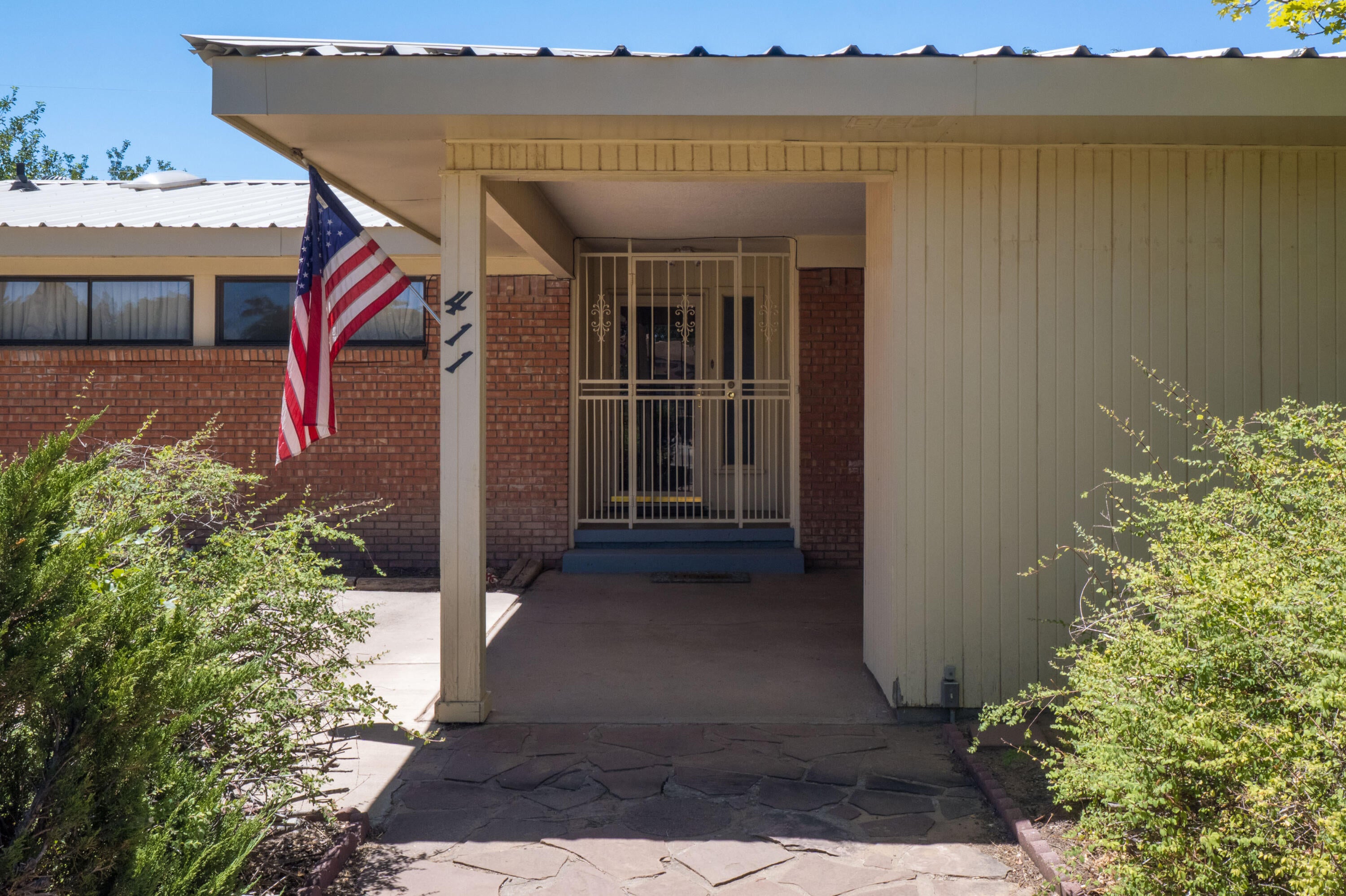 411 Schmidt Place SW
