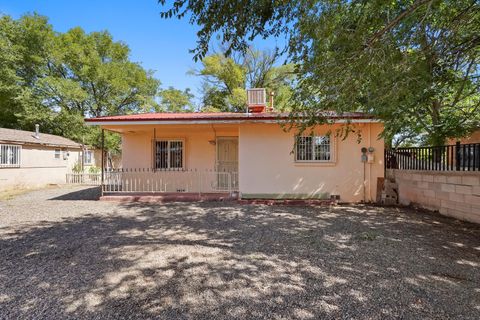 Photo of 1347 YOUNG Avenue SW, Albuquerque, NM 87105 (MLS # 1090645)