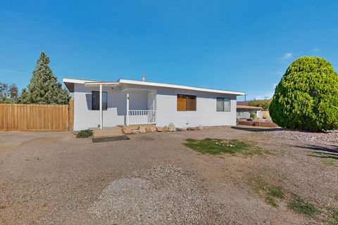 Photo of 165 Hilton Avenue NW, Albuquerque, NM 87107 (MLS # 1094666)