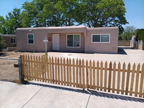 Photo of 1015 June Street NE, Albuquerque, NM 87112 (MLS # 1112299)