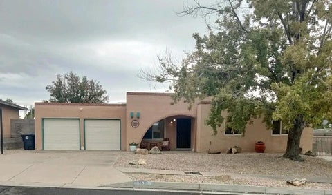 Photo of 11200 Kielich Avenue NE, Albuquerque, NM 87111 (MLS # 1113118)