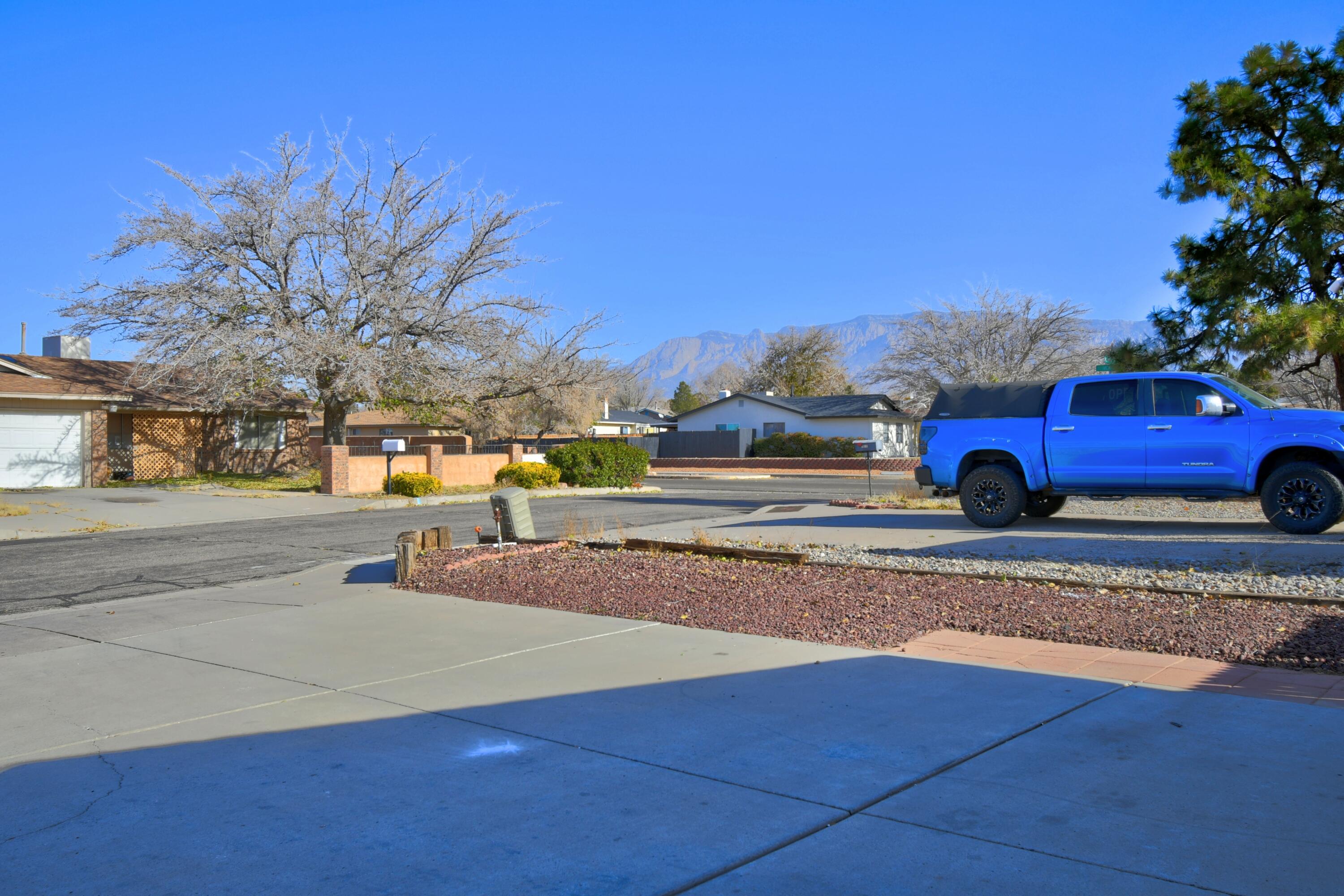 6348 Avenida La Costa NE