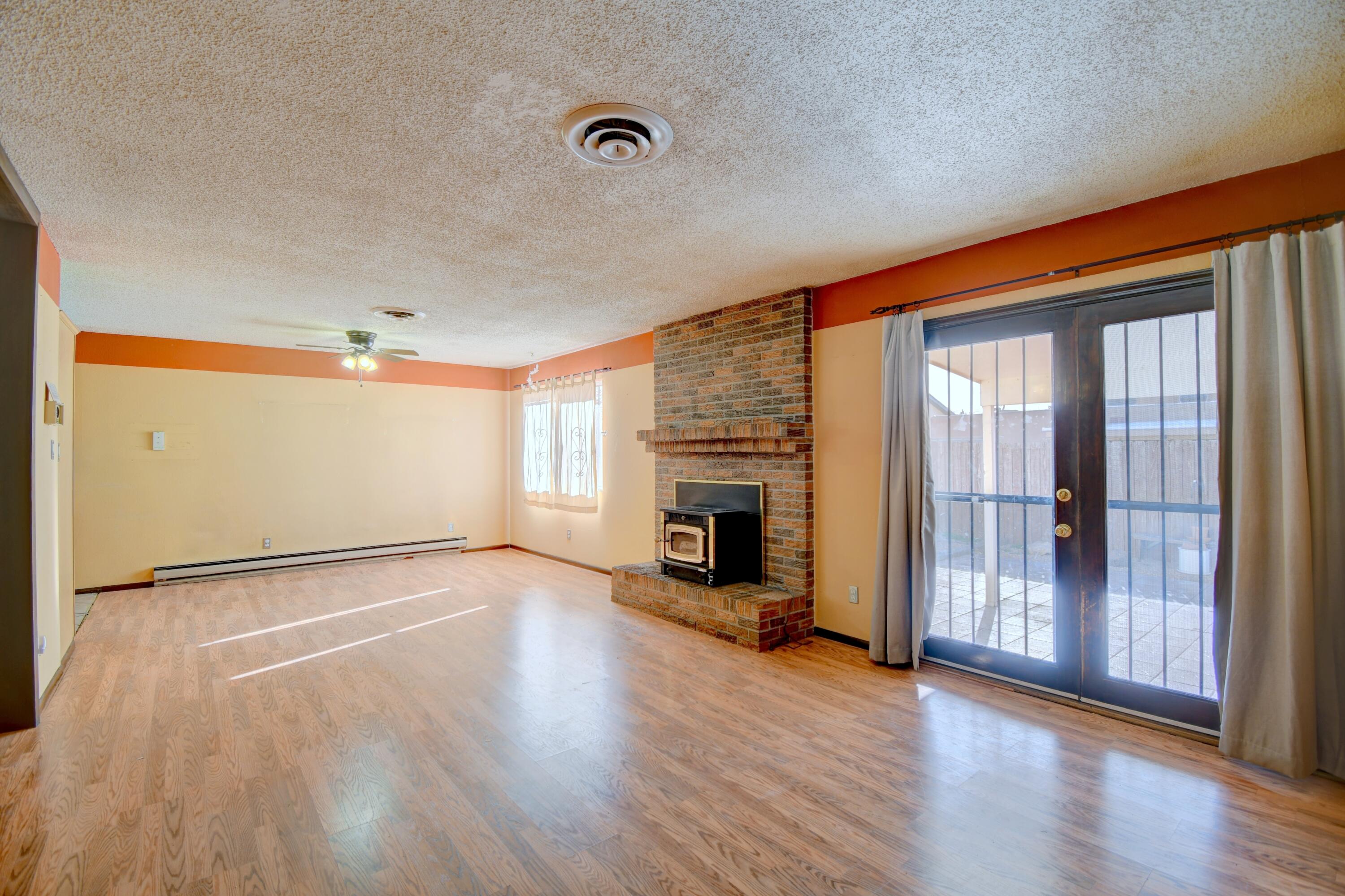 6348 Avenida La Costa NE