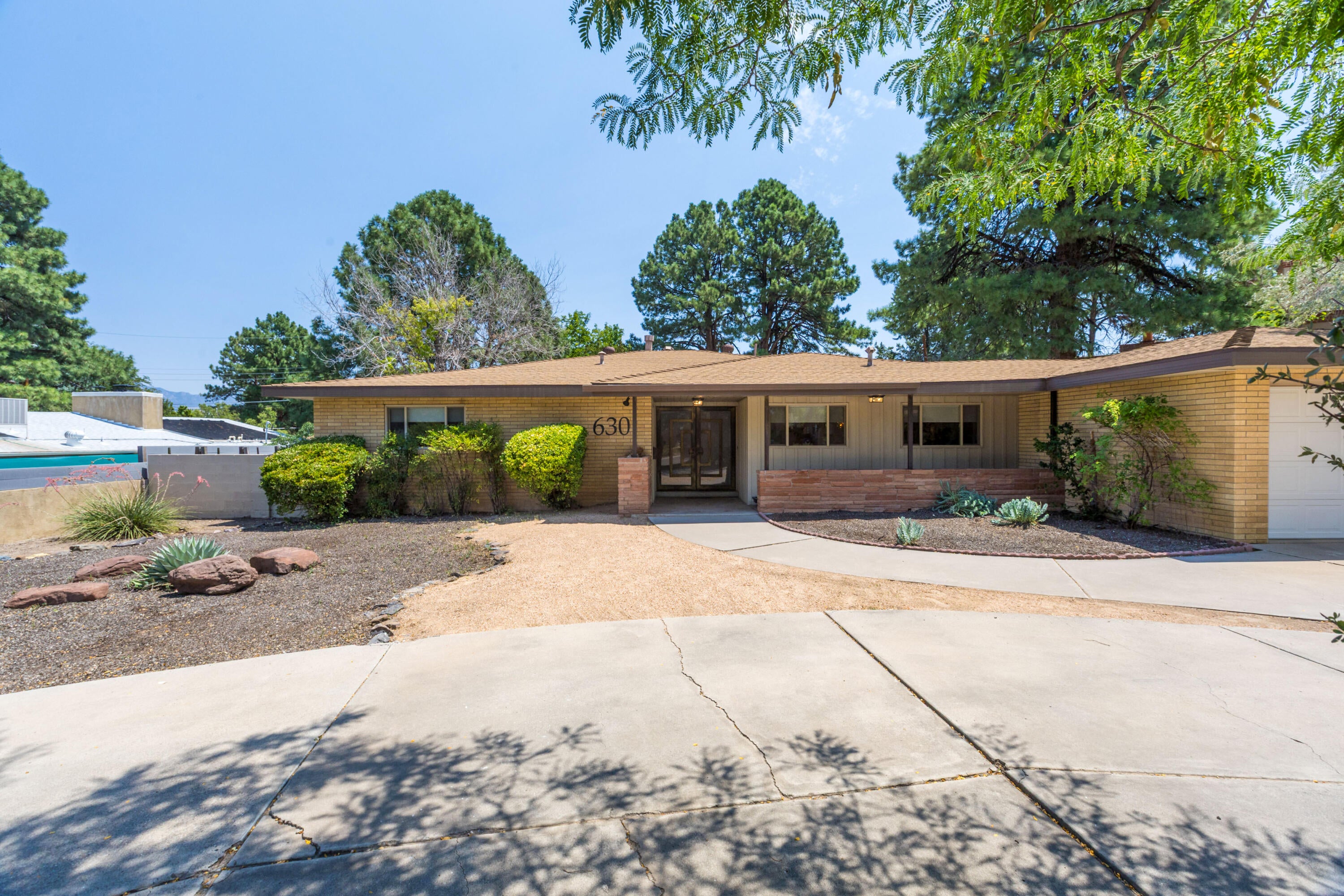 630 Sierra Drive SE