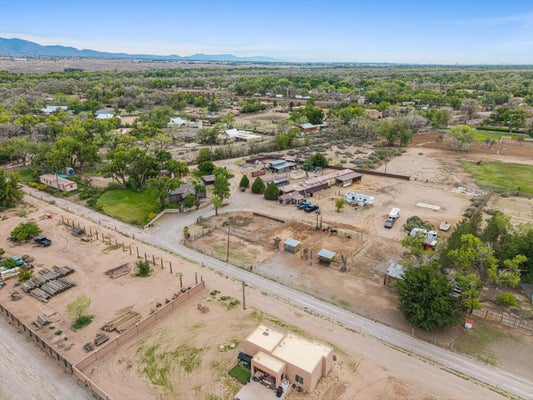 490 E VALVERDE RD, CORRALES, NM 87048 - Image d966d1f7bb3dac7684d3dfb2dc816302/928580883