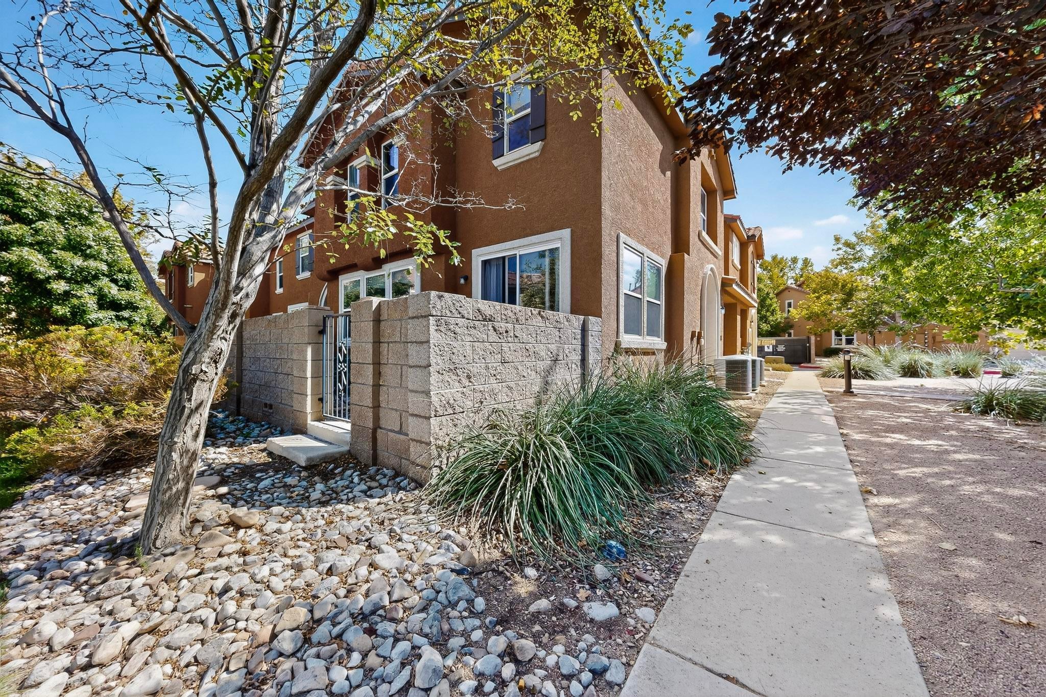 601 Menaul Boulevard NE UNIT 1404