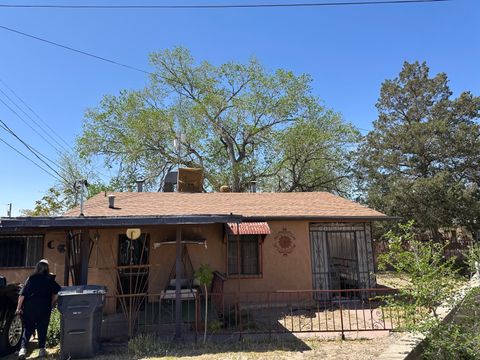 Photo of 234 Southern Avenue SE, Albuquerque, NM 87101 (MLS # 1087630)