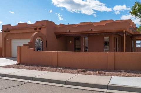 Photo of 2203 Calle De Silverio SW, Los Lunas, NM 87031 (MLS # 1112397)