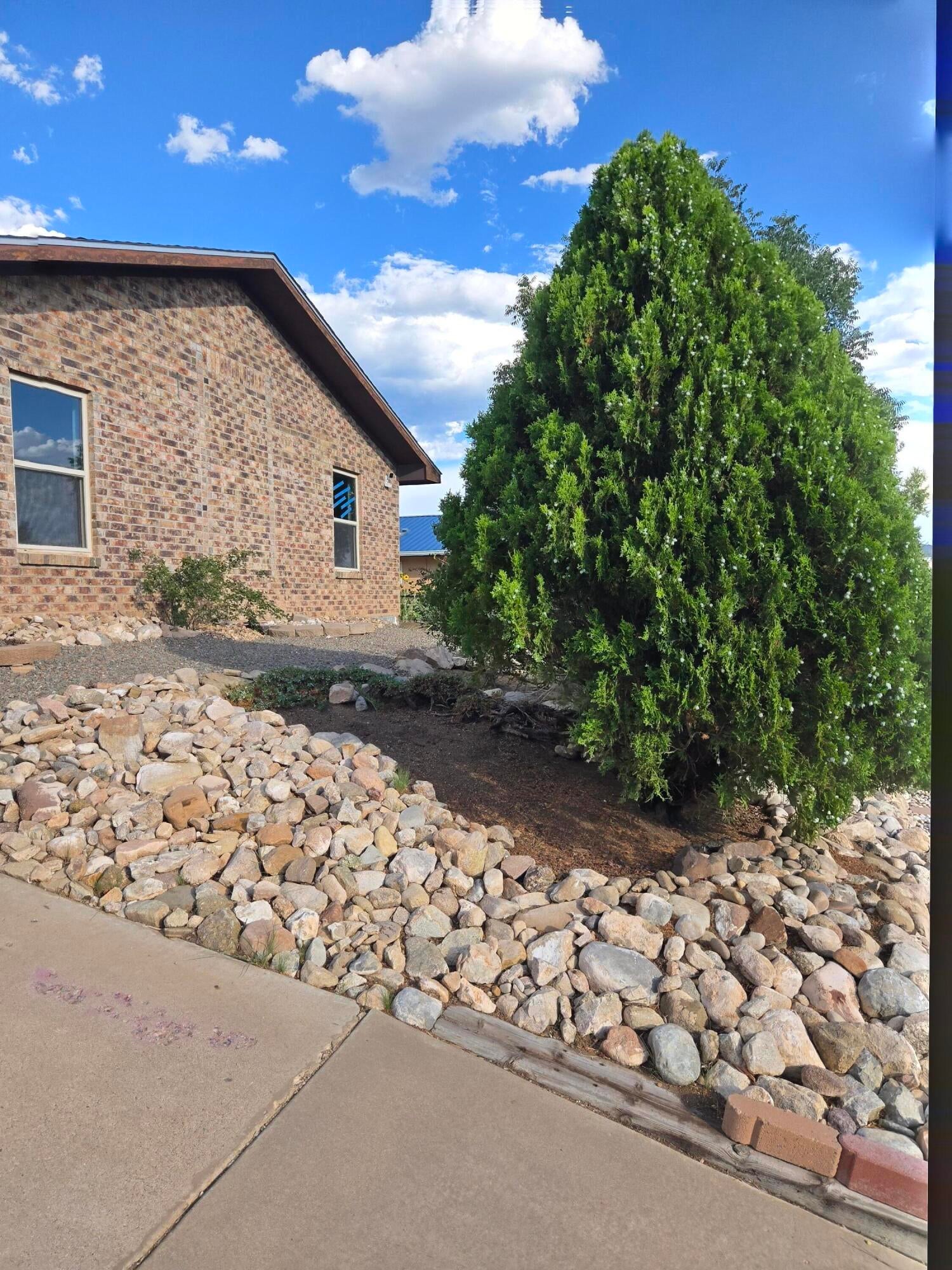 824 Landman Drive NE