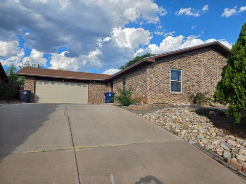Homes For Sale - 824 Landman Drive<br/> Albuquerque, NM 87123