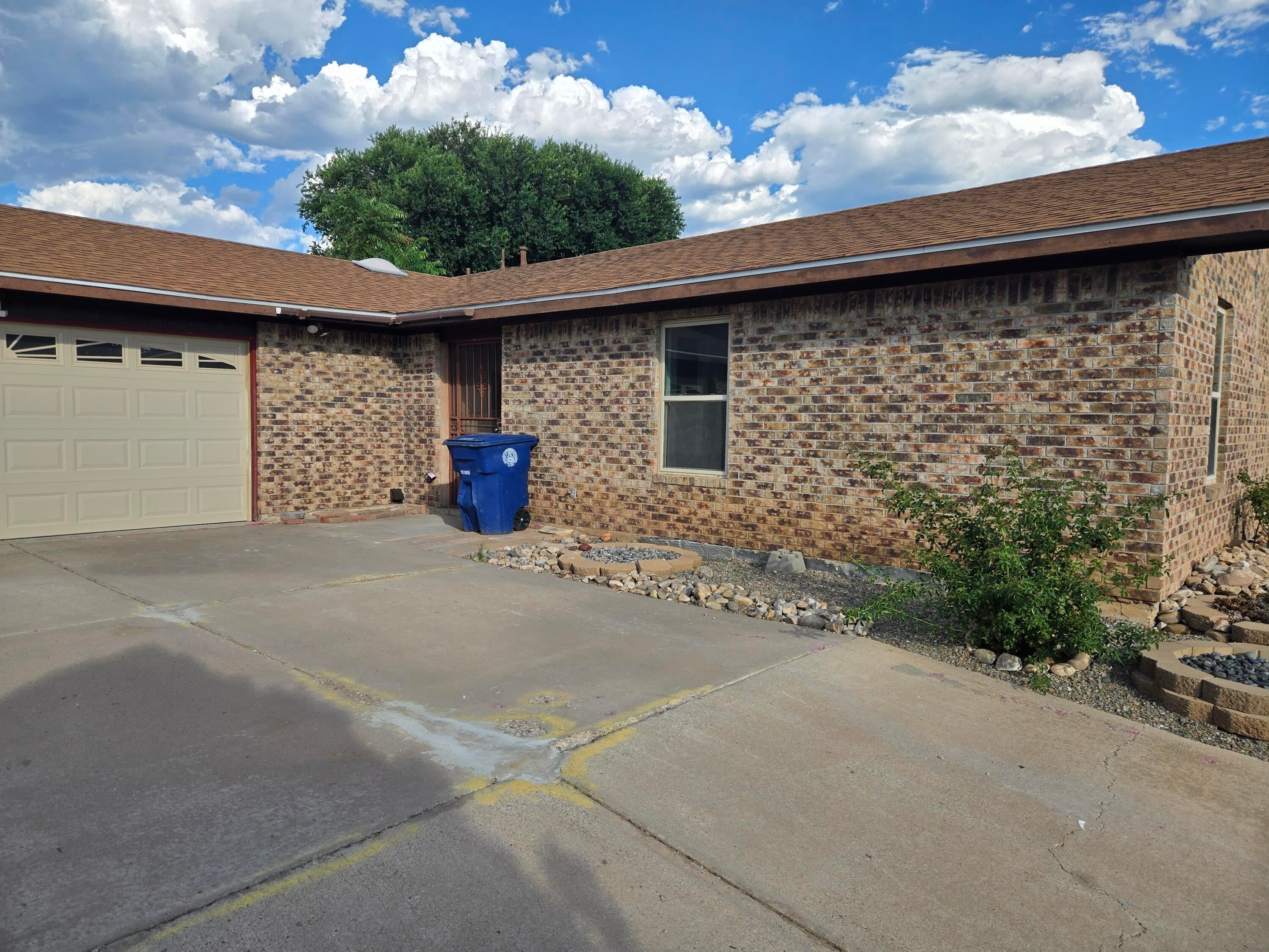 824 Landman Drive NE