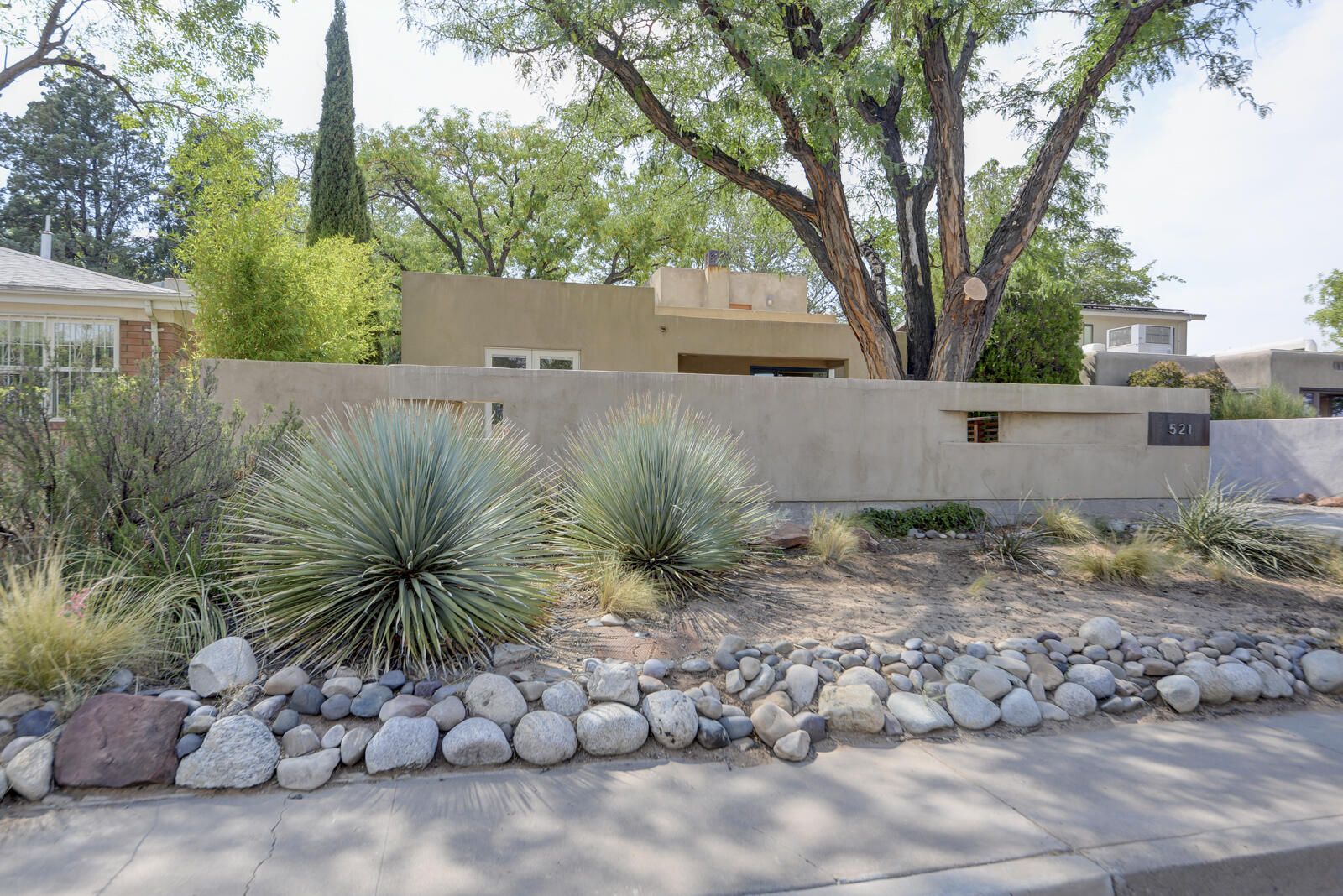 521 GRACELAND Drive SE