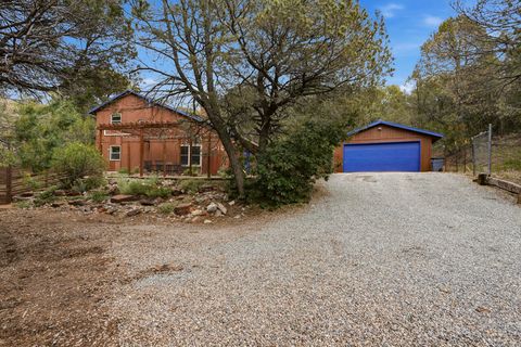 Homes For Sale - 20 Cedar Hill Drive<br/> Bernalillo County, Cedar Crest, NM 87008