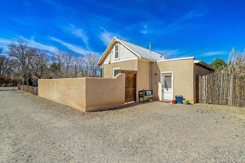 Photo of 5110 Guadalupe Trail NW, Albuquerque, NM 87107 (MLS # 1099262)