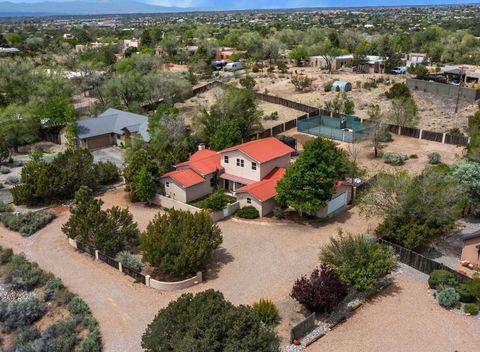 Photo of 103 Tierra Rica Drive, Santa Fe, NM 87505 (MLS # 1103078)