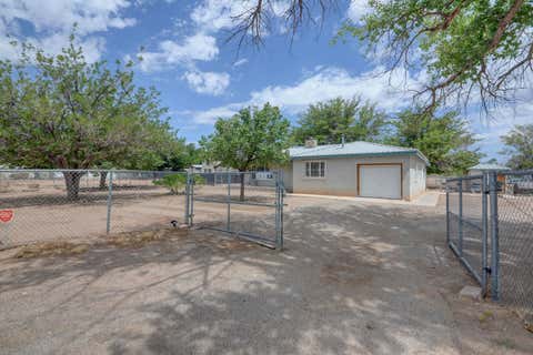 Homes For Sale - 2323 Metzgar Road<br/> Albuquerque, NM 87105