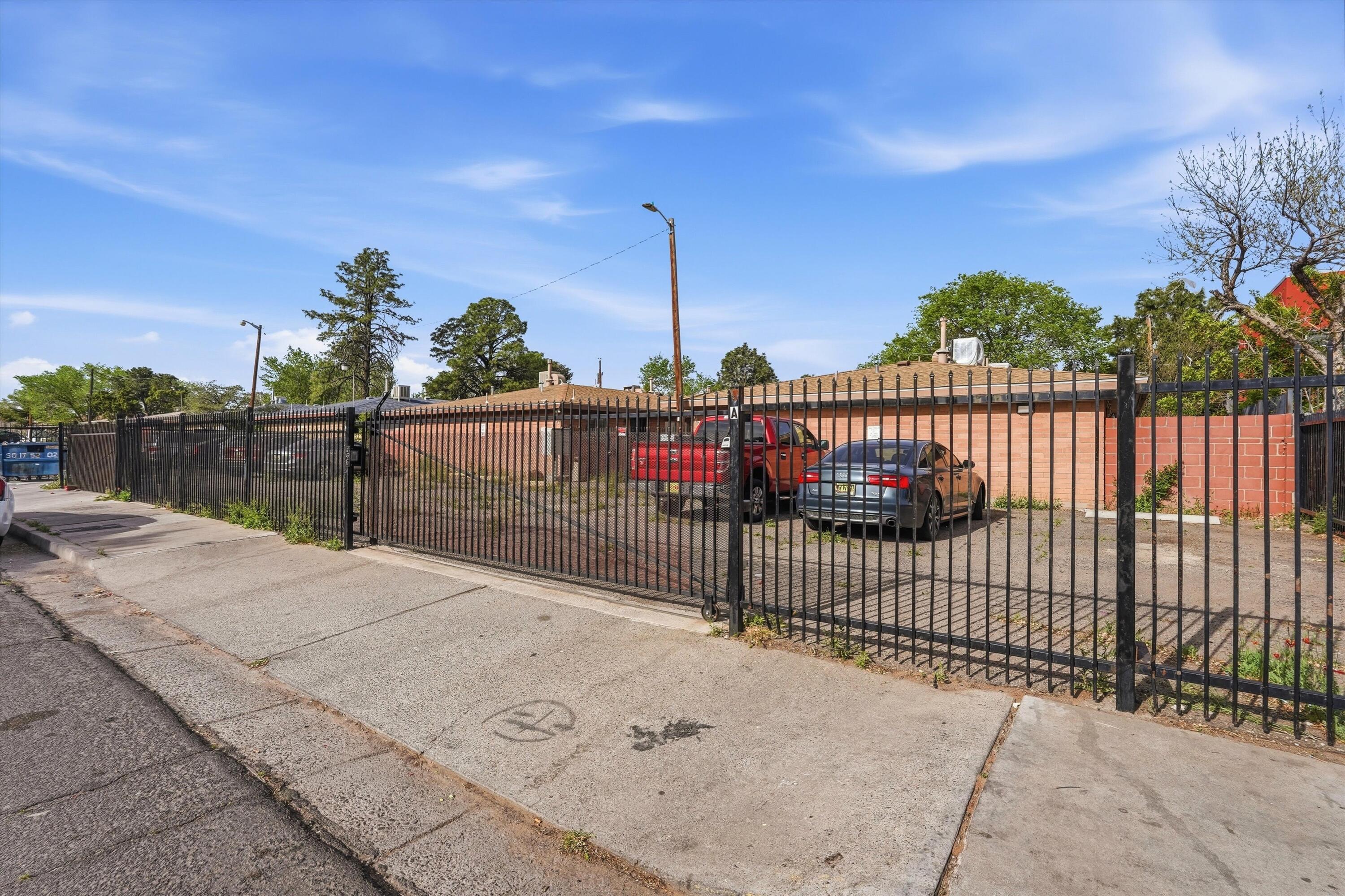 521 Palomas Drive SE