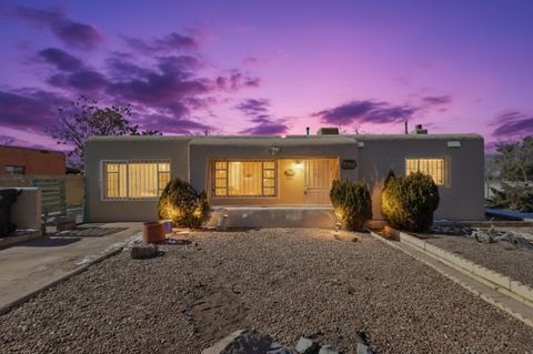Photo of 441 General Somervell Street NE, Albuquerque, NM 87123 (MLS # 1097341)