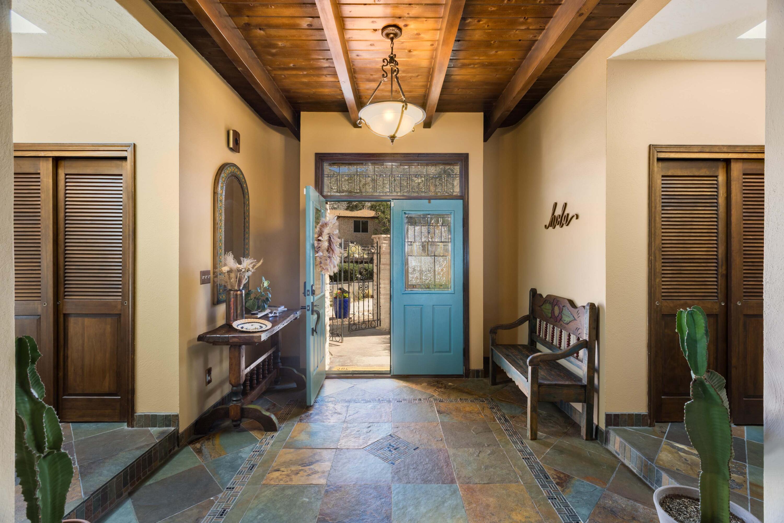 3305 Ocotillo Court NE