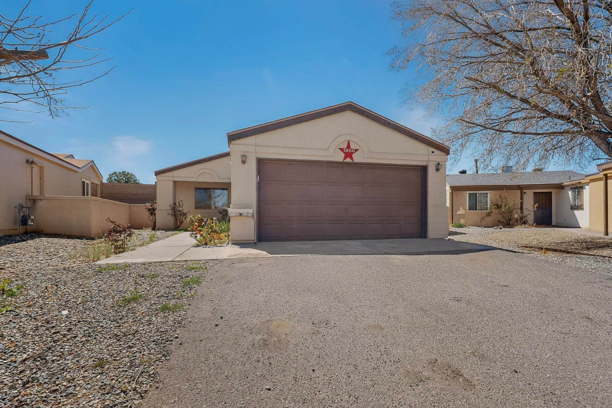 1800 Lee Loop NE