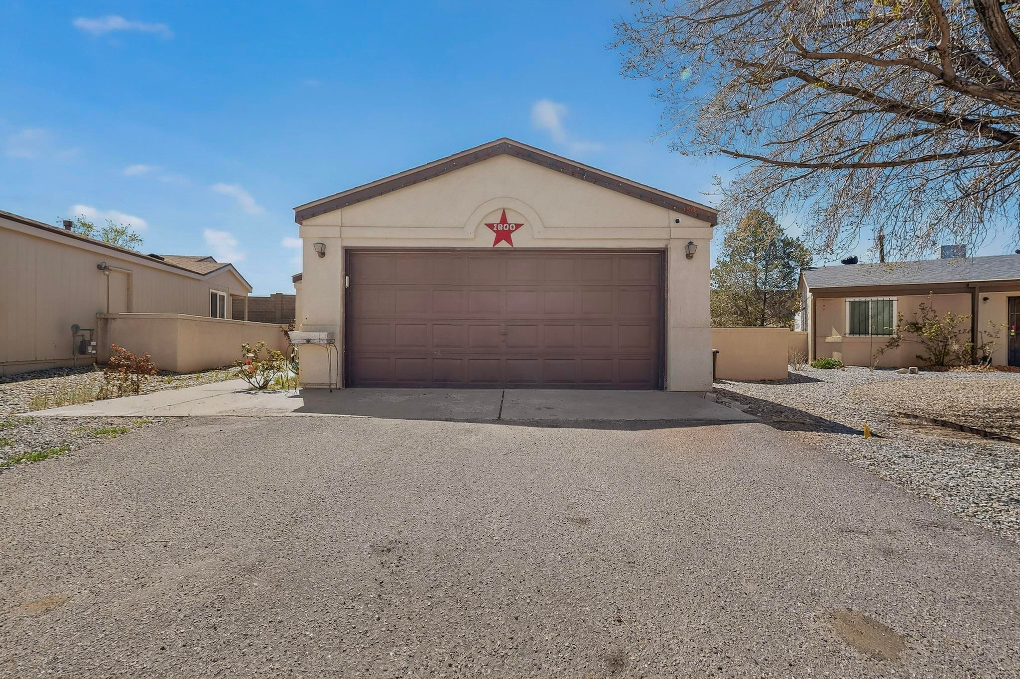 1800 Lee Loop NE