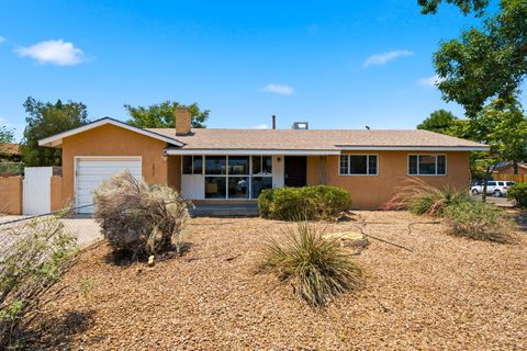 Photo of 2833 Madeira Drive NE, Albuquerque, NM 87110 (MLS # 1106992)