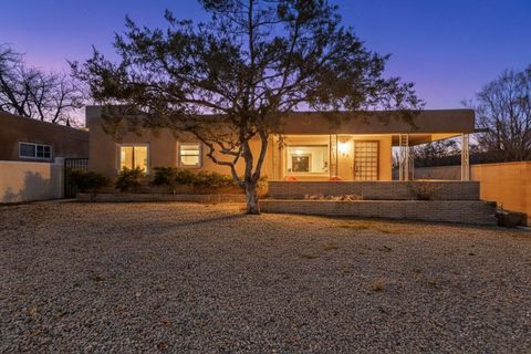 Photo of 401 Sierra Drive SE, Albuquerque, NM 87108 (MLS # 1096561)