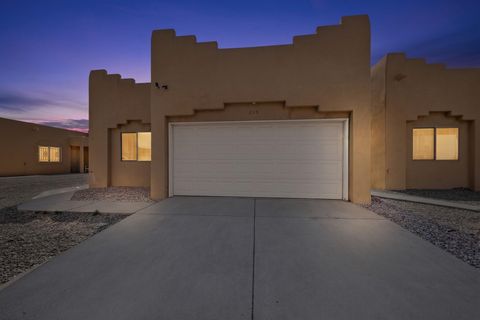 Townhouse For Sale - 235 Glenridge Park Lane<br/> Bernalillo County, Albuquerque, NM 87123