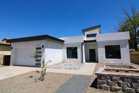Photo of 1321 Van Cleave Road NW, Albuquerque, NM 87107 (MLS # 1107887)