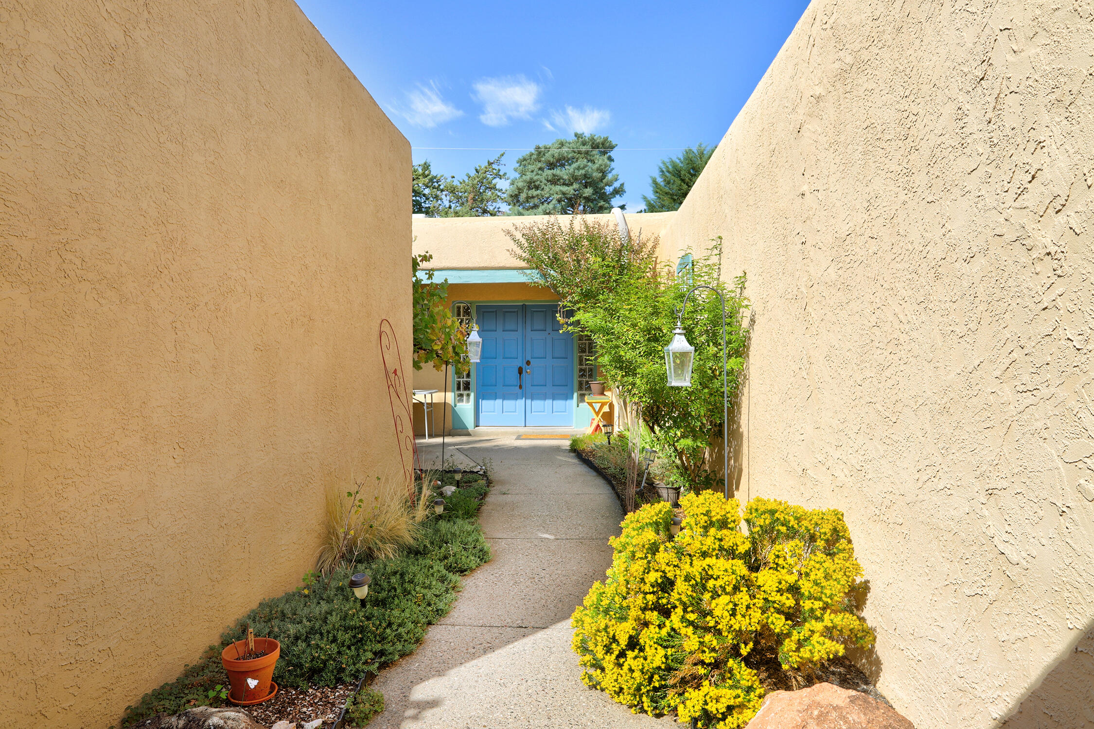 2829 Indiana Street NE