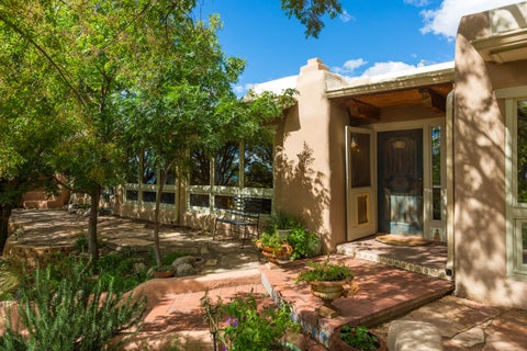 Photo of 656 Roadrunner Lane NE, Albuquerque, NM 87122 (MLS # 1111998)