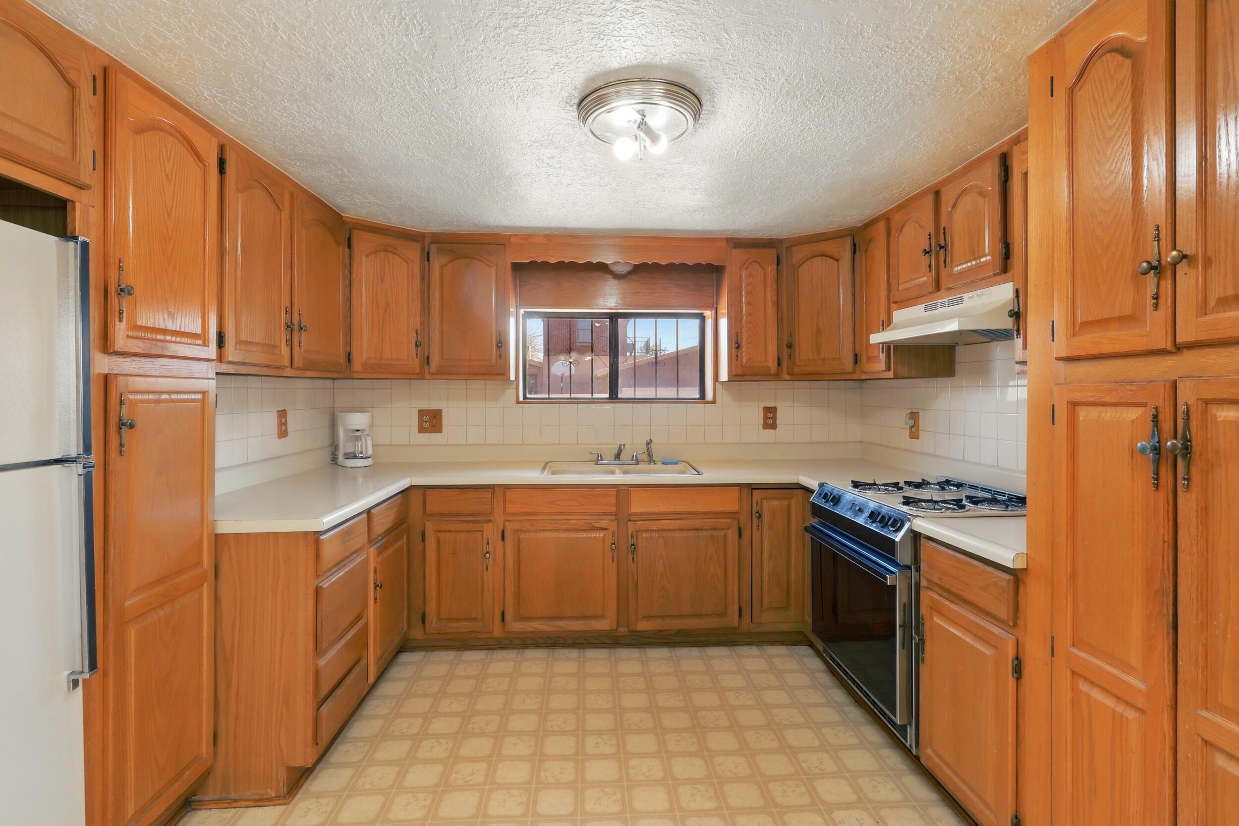 316 Camino Seis, Albuquerque, New Mexico image 16