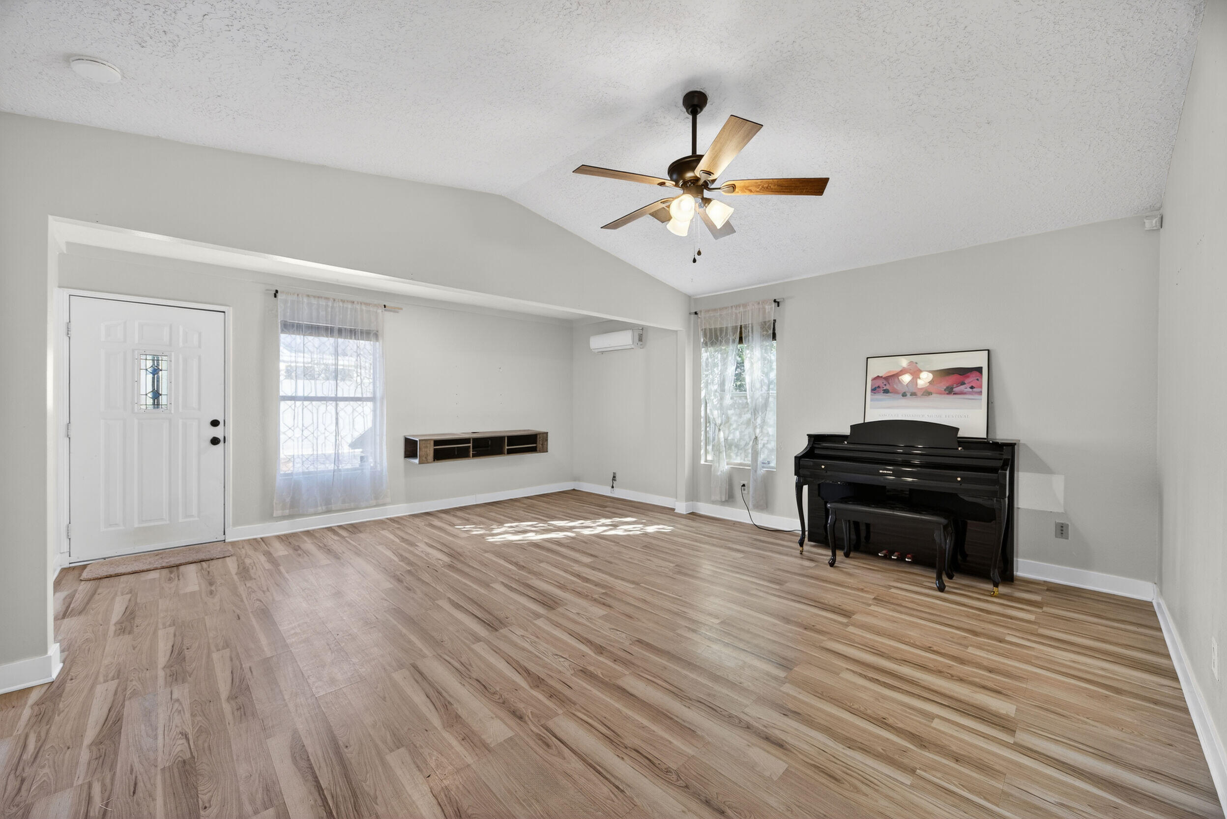 2500 Stallion Loop SE