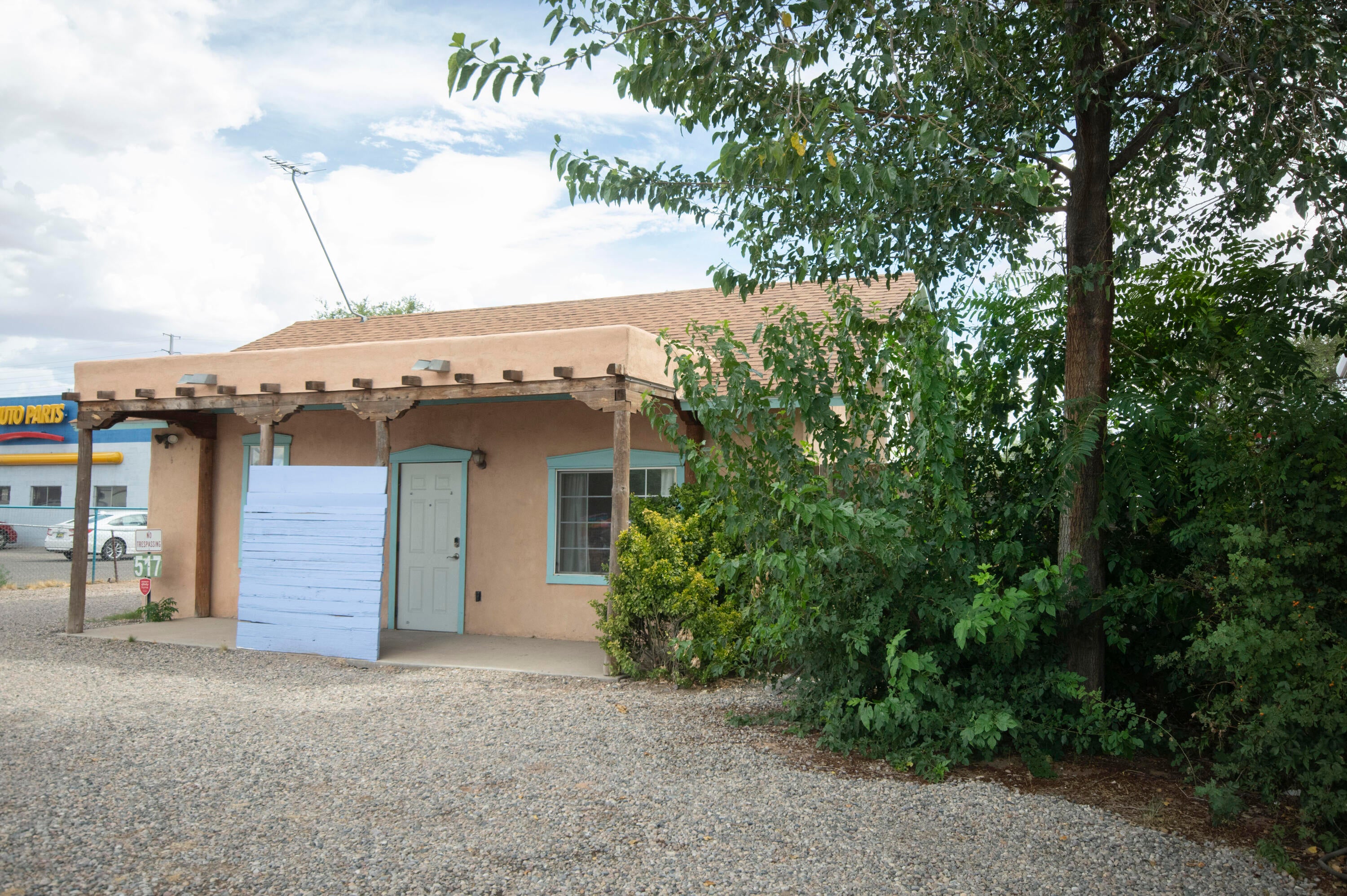 517 E Reinken Avenue