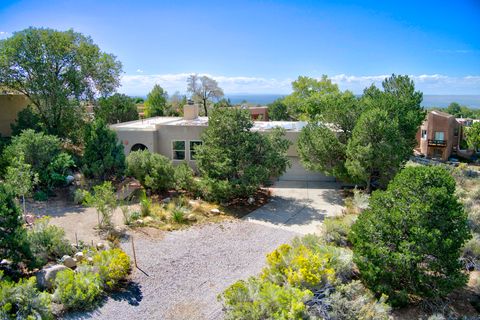 Photo of 1160 Laurel Loop NE, Albuquerque, NM 87122 (MLS # 1096564)