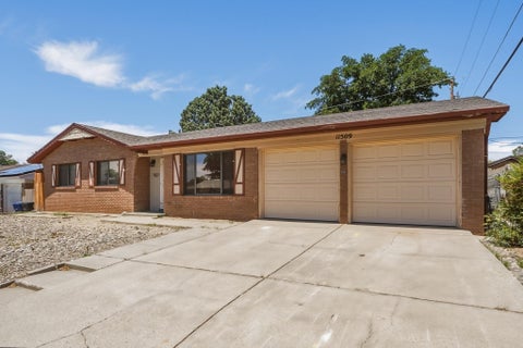 Homes For Sale - 11509 Riviera Road<br/> Albuquerque, NM 87111