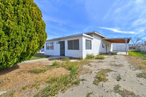 Photo of 336 Los Lentes Road NE, Los Lunas, NM 87031 (MLS # 1099421)