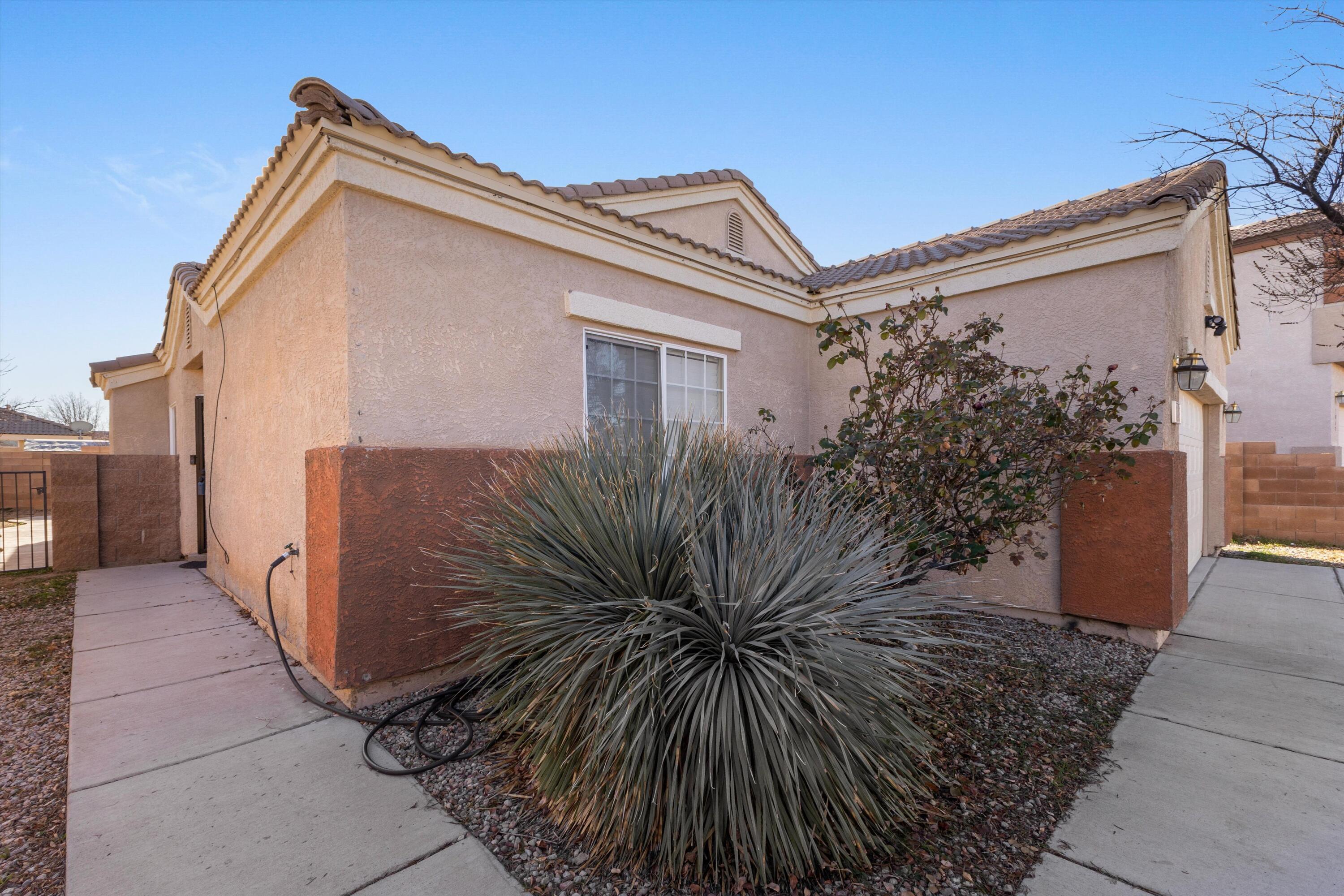 1043 Marapi Street NW