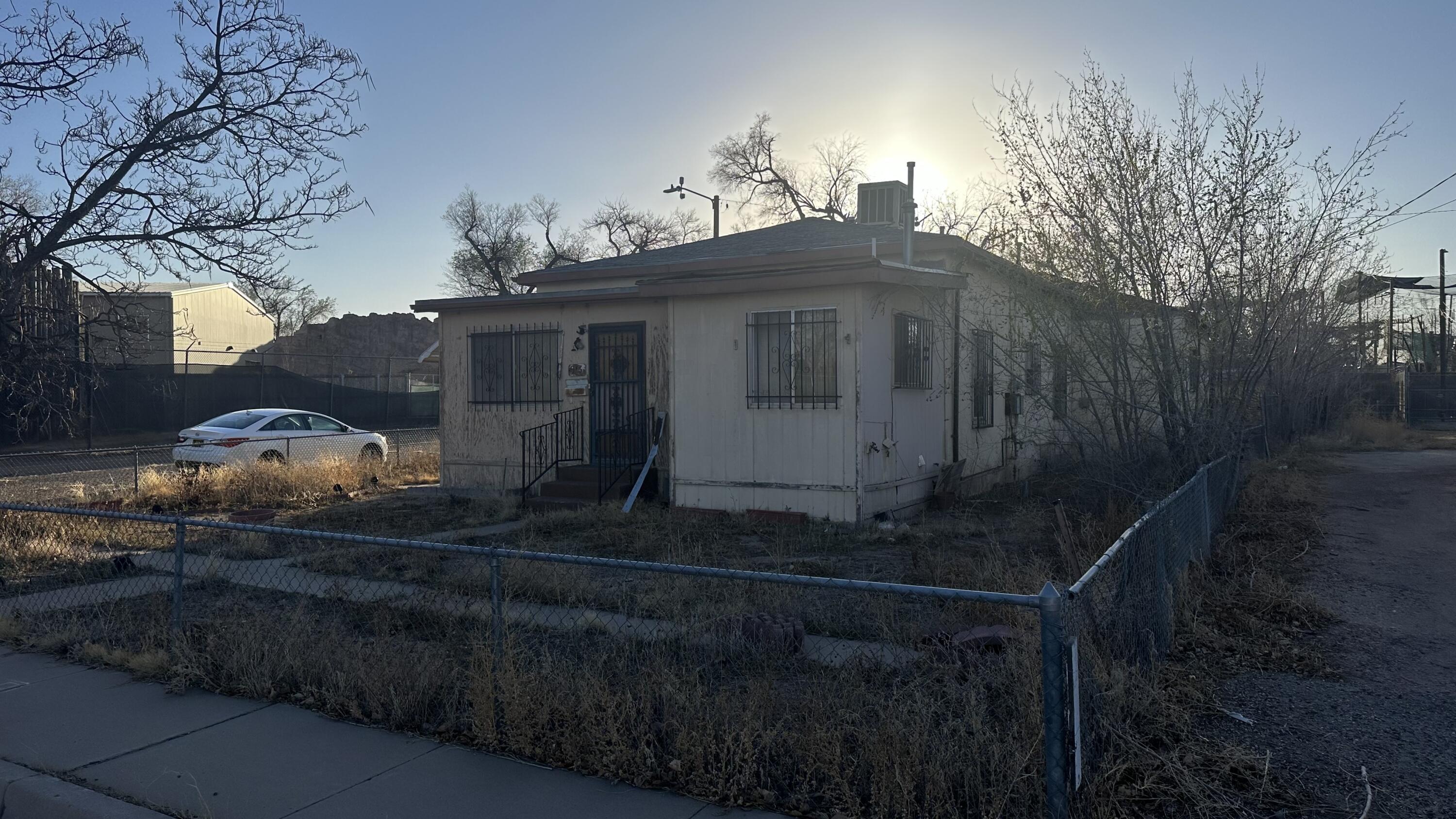 913 13th Street, Albuquerque, New Mexico image 1